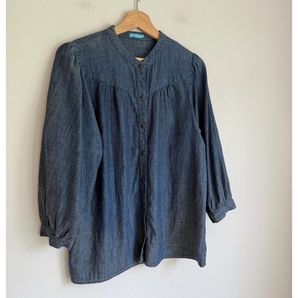 J. McLaughlin • Poppy Linen Blend Denim Snap Front Shirt in Chambray Blue - Picture 4 of 7